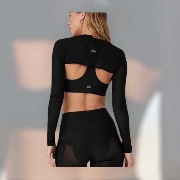 Alo Yoga Mesh Heatwave
Black - Picture 2 of 4